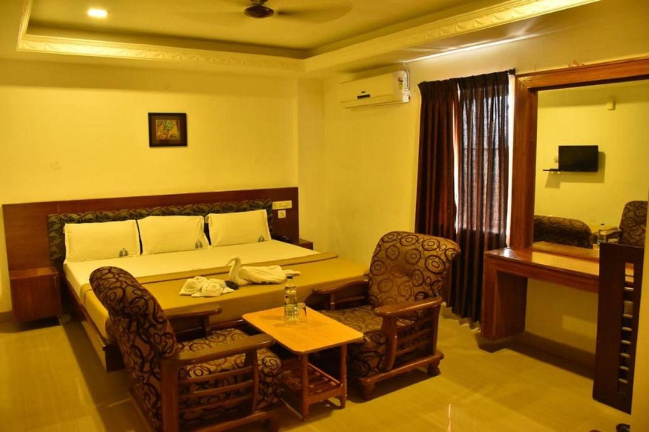 Hotel Palacial Pondi Pondicherry Exterior foto